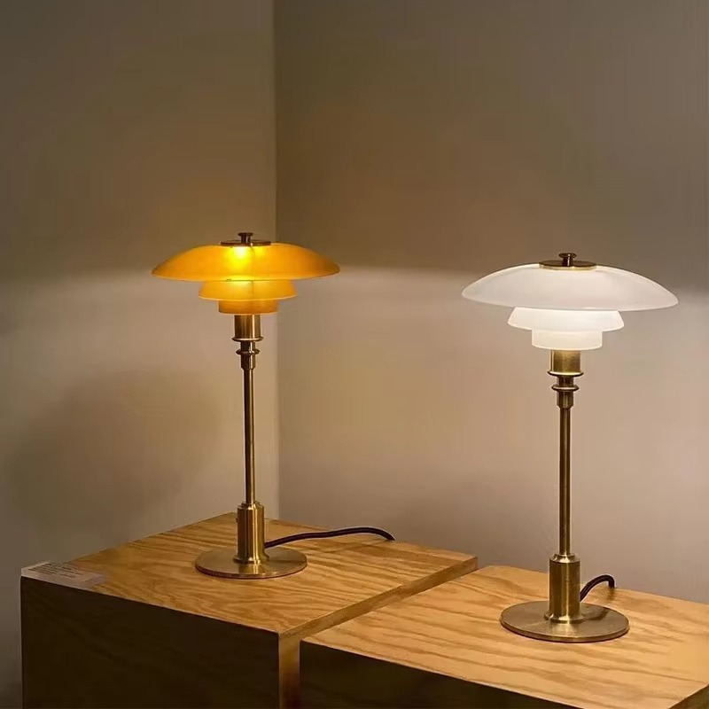Modern Table Lamp with Glass Shade for Cozy Atmosphere