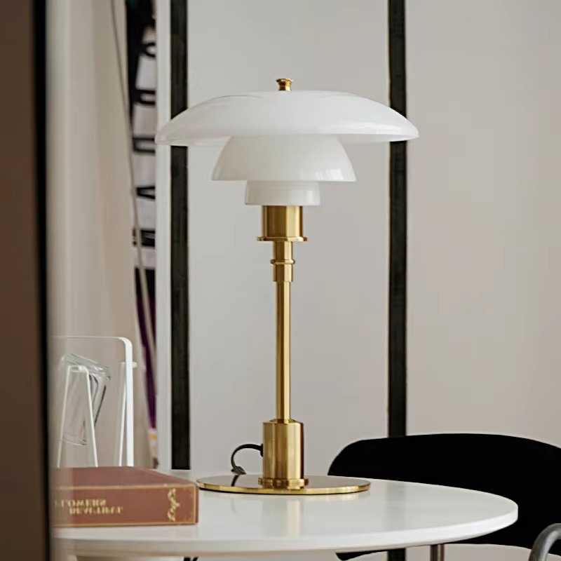 Modern Table Lamp with Glass Shade for Cozy Atmosphere