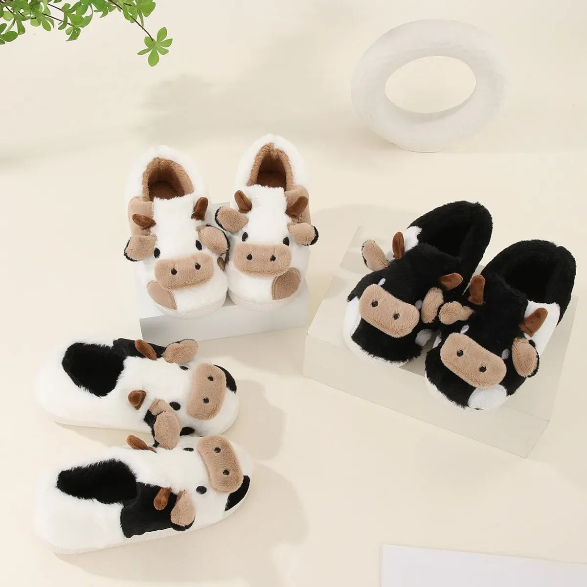 MooVera - Cozy Cartoon Cow Winter Slippers for Couples - Warmest Slippers for Men & Women