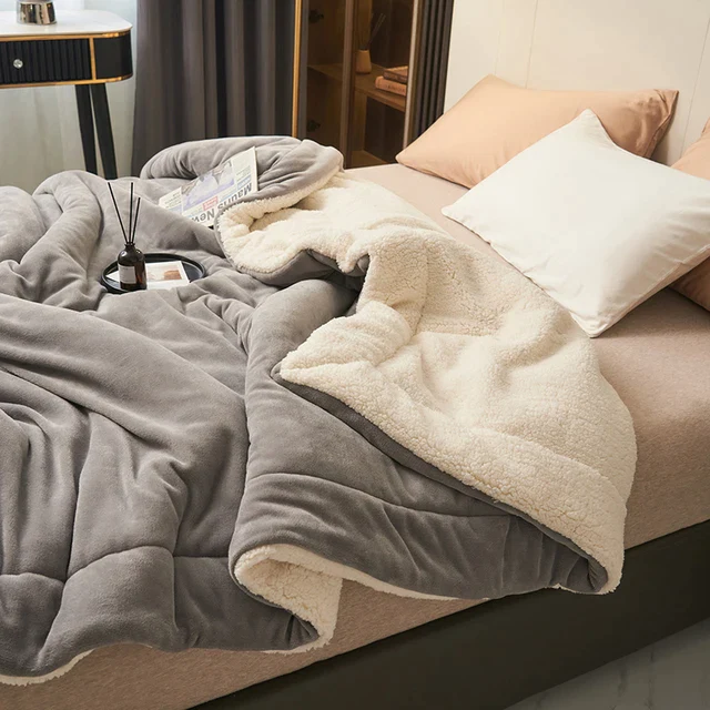 SoftHug - Luxurious Flannel Fleece Blanket for Ultimate Comfort