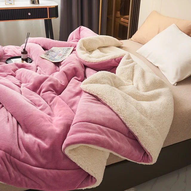 SoftHug - Luxurious Flannel Fleece Blanket for Ultimate Comfort