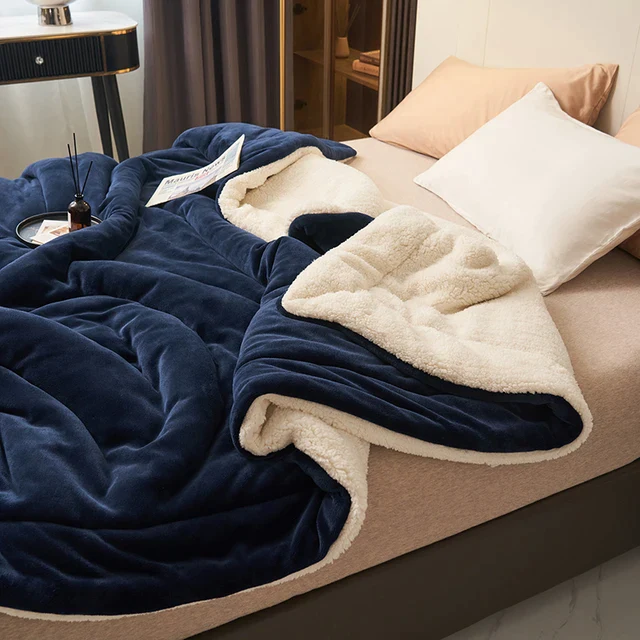 SoftHug - Luxurious Flannel Fleece Blanket for Ultimate Comfort