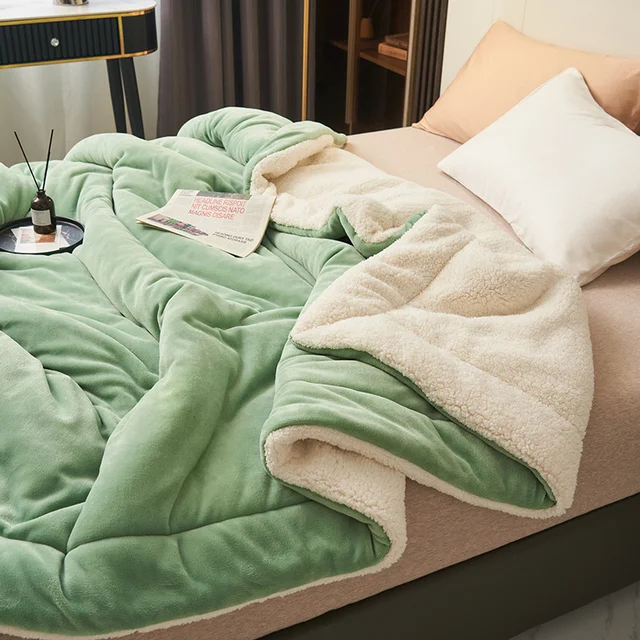SoftHug - Luxurious Flannel Fleece Blanket for Ultimate Comfort