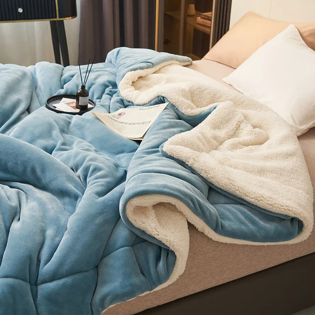 SoftHug - Luxurious Flannel Fleece Blanket for Ultimate Comfort
