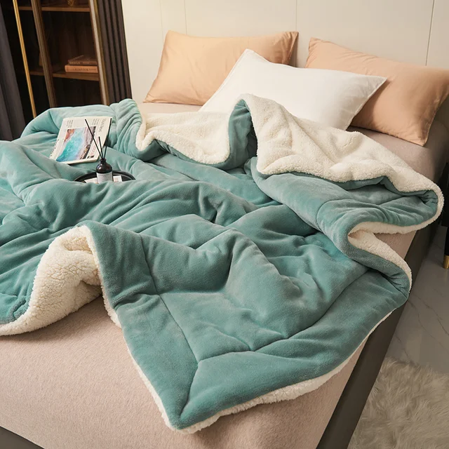 SoftHug - Luxurious Flannel Fleece Blanket for Ultimate Comfort
